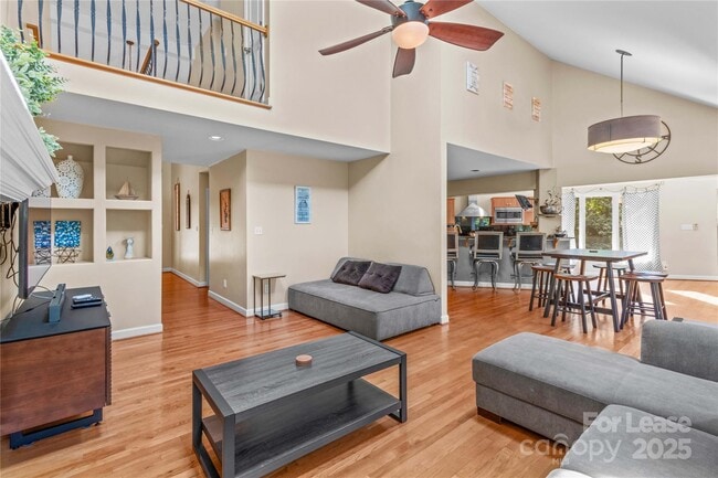 Building Photo - 709 Normandy Rd