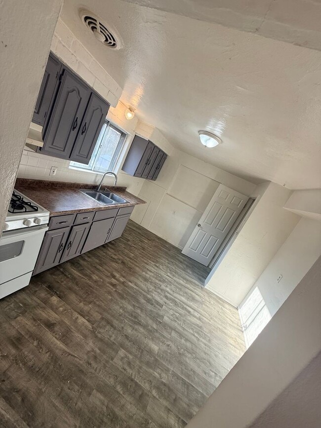 Building Photo - Charming 3 Bedroom 1 Bath Home for Rent Ready 1,300.00 Great Location