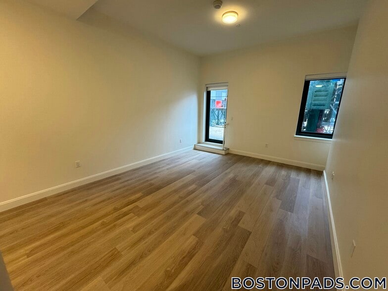 Building Photo - 1079 Commonwealth Ave