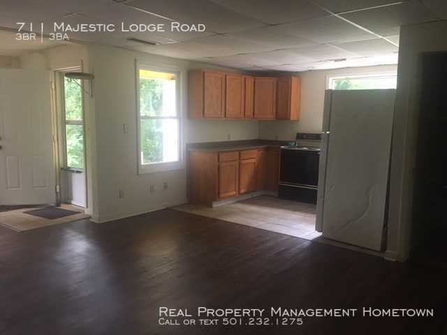 Building Photo - LAKE HOUSE WITH CHARACTER AND CHARM