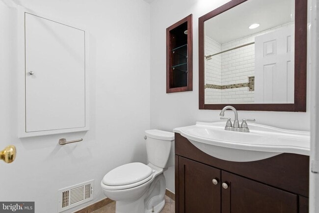 Building Photo - 3700 Emily St