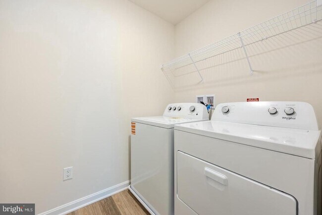 Building Photo - 110 Charing Cross Dr