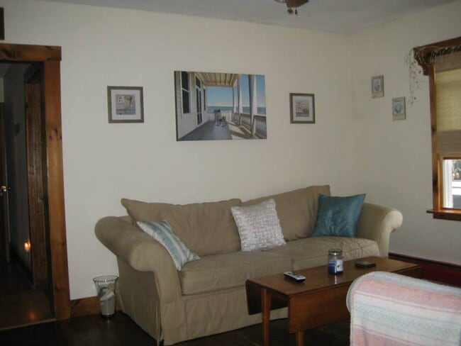 living room - 11 Hoffman St