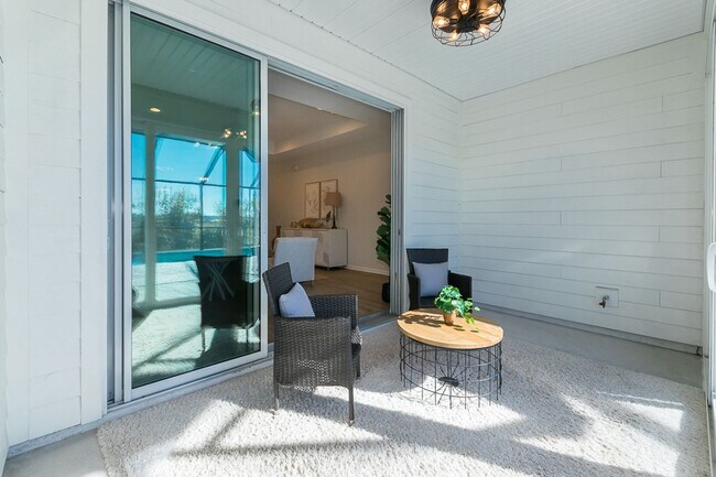 Building Photo - Incredible Pool Home