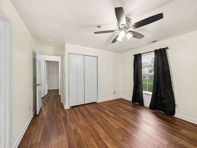 Building Photo - 33 Fern Oak Cir