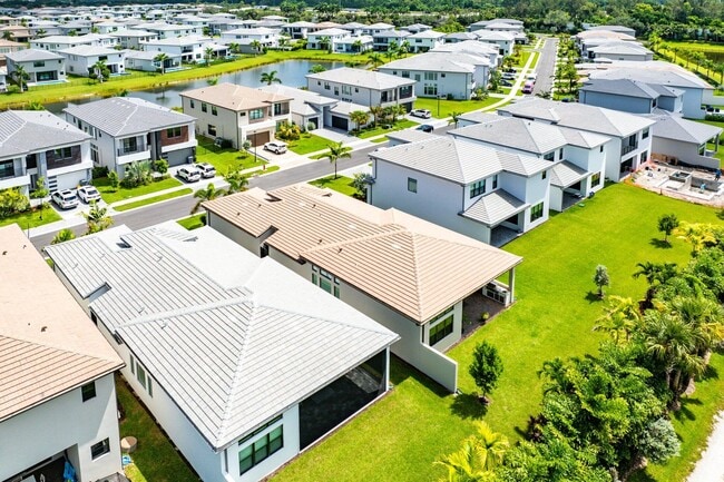 Building Photo - 8330 Essex Country Clb Dr