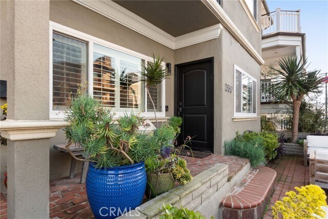 Building Photo - 330 28th St