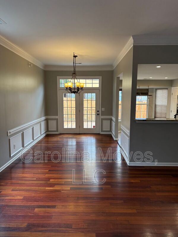 Building Photo - 323 Thornbush Ct