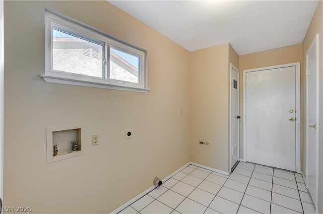 Building Photo - 6813 W Greydawn Dr