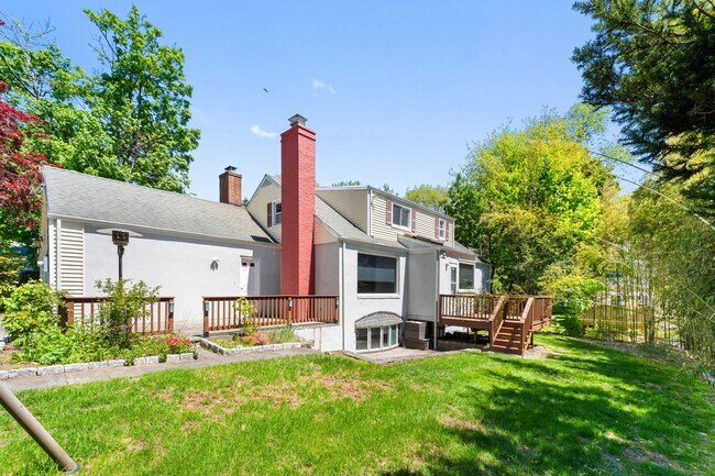 Building Photo - 128 Moorland Dr