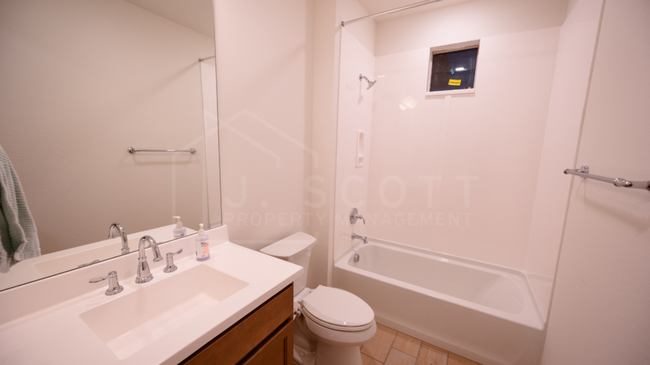 Building Photo - 1/2 OFF FIRST MONTHS RENT ~ Stunning 2-Bed...