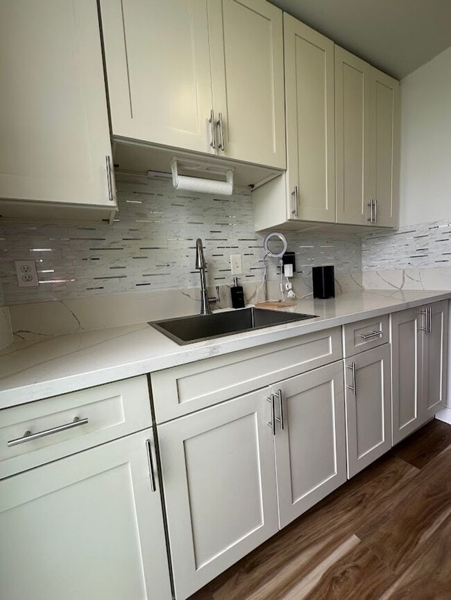 Building Photo - Lalawai Hale 2 bedroom, 1 bath, 1 uncovere...