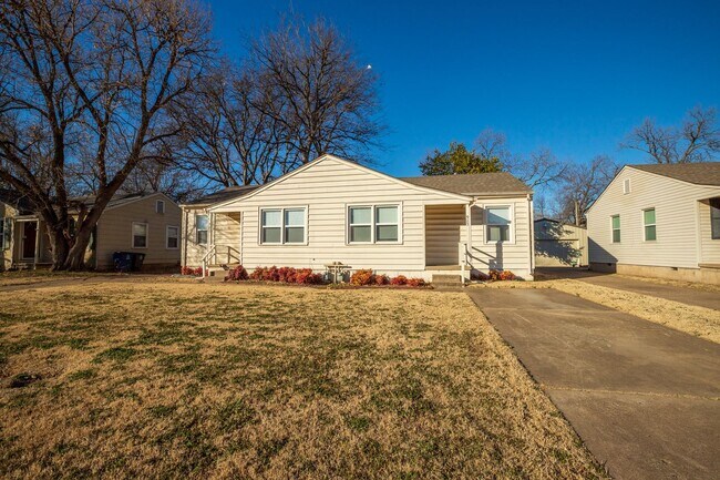 Building Photo - Beautiful Brookside duplex unit - NO PETS