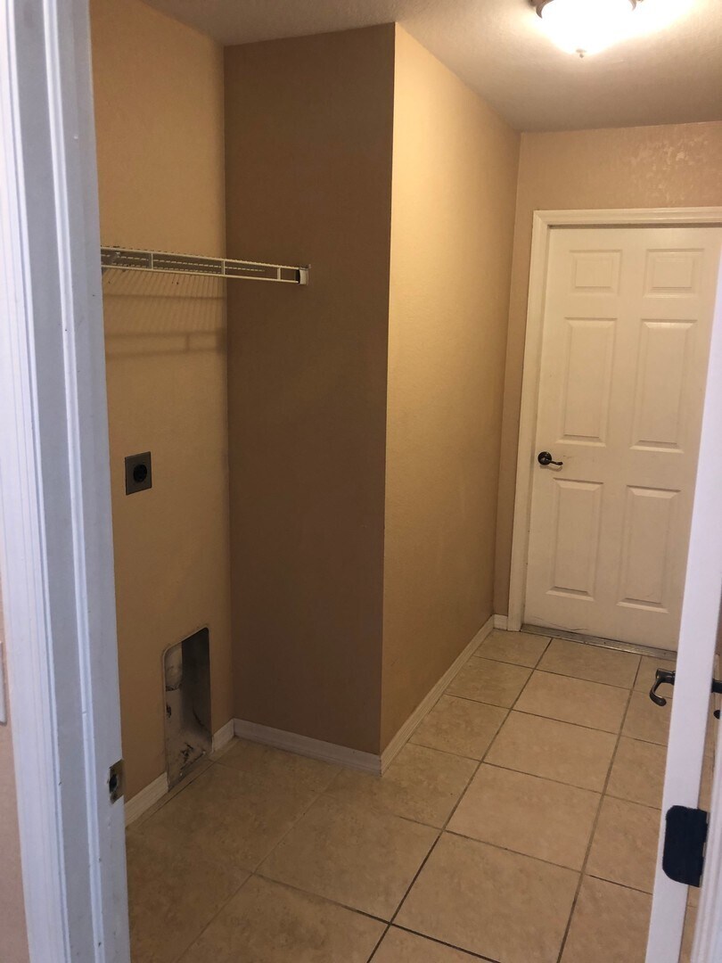 Building Photo - Coming soon ! 3 bedroom 2 bathroom single family home