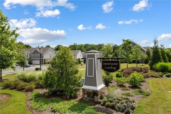 Building Photo - 4652 Sweetwater Ave