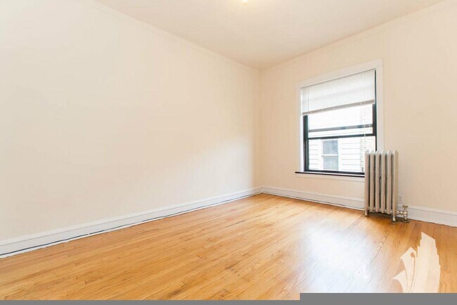 Building Photo - 2426 N Sawyer Ave