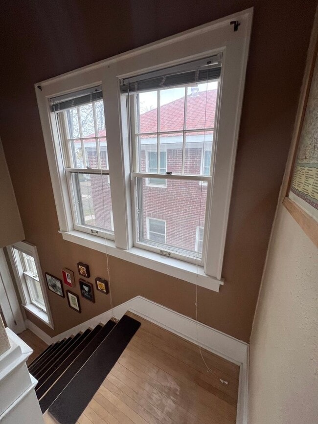 Building Photo - 505 N 16th Ave E