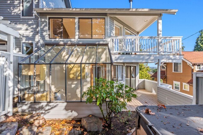 Building Photo - 3Bd/2.5Ba Seattle House