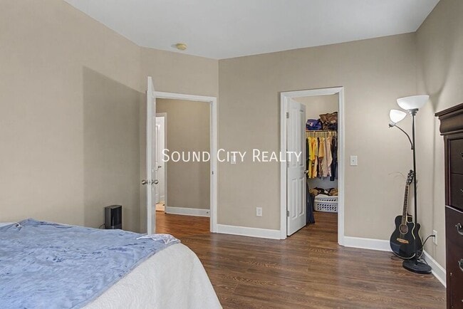 Building Photo - 7230 Althorp Way
