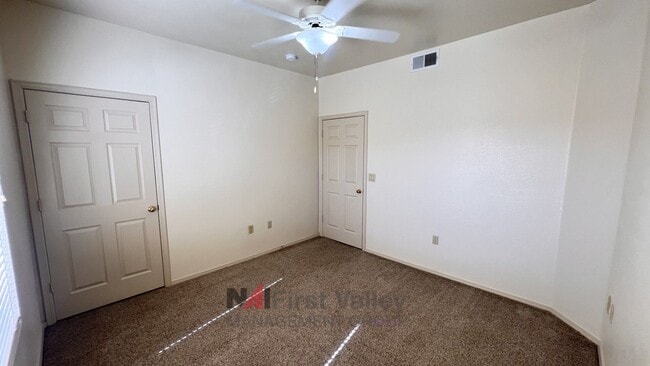 Building Photo - 3 Bedrooms, 2 Baths