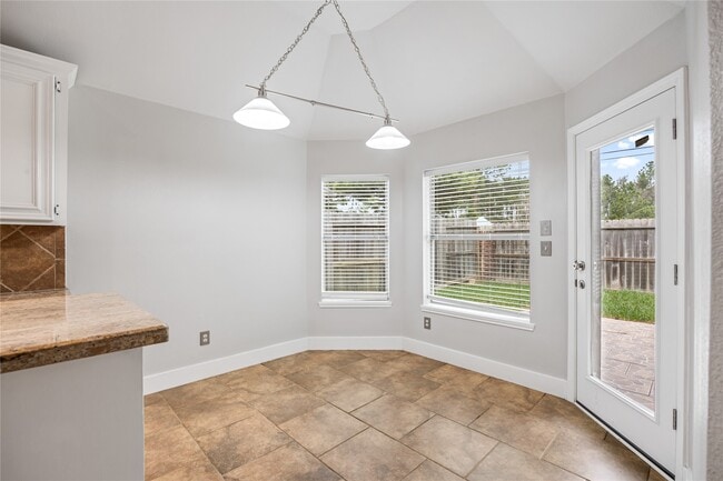 Building Photo - 26114 Lillian Springs