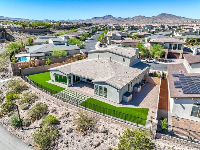 Building Photo - Luxury Living in Inspirada’s Gated Escala Community!