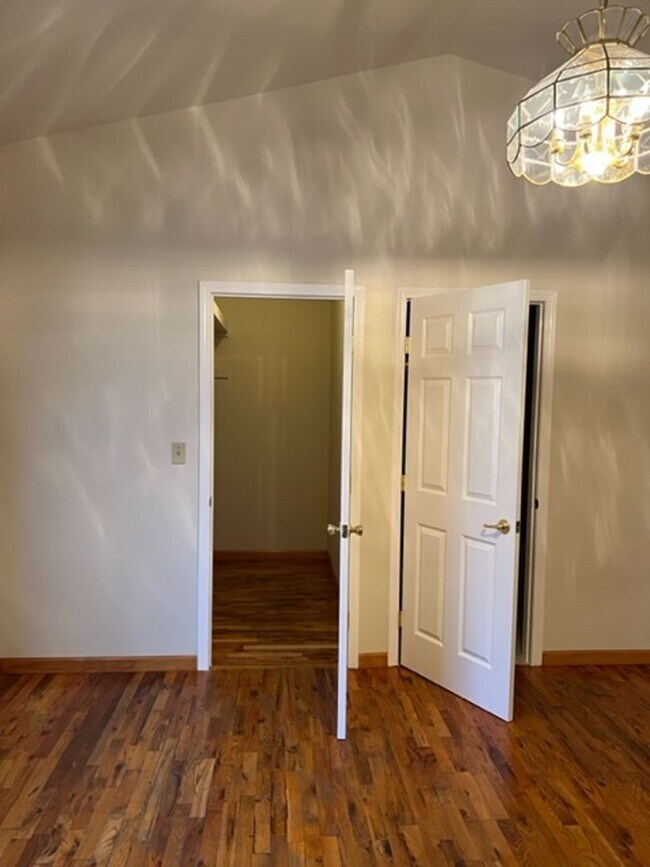 Building Photo - Beautiful Single Story home in Carmichael, 4+2, Large living area, 2 garages.