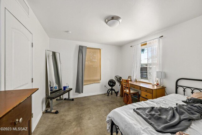 Building Photo - 527 N Jacobus Ave