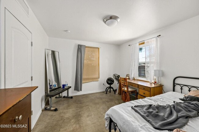 Building Photo - PRELEASE August 2026! West University Home!