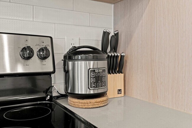 Building Photo - 916 N Delaware Ave