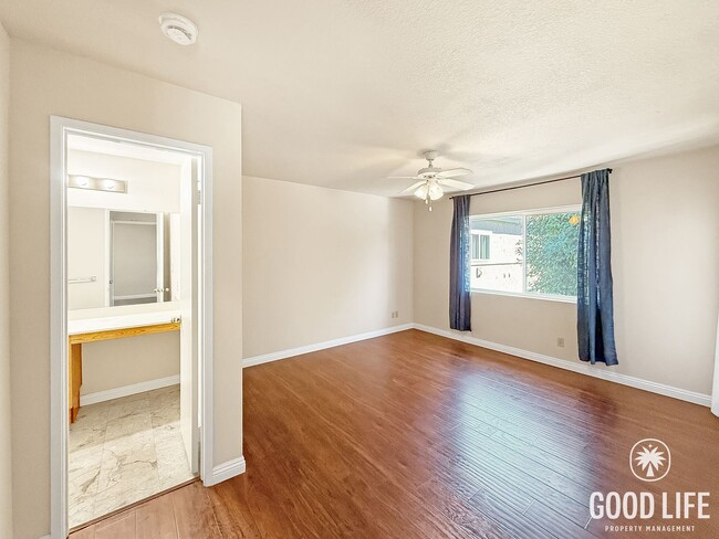 Building Photo - Modern Second-Story 2B/2BA in the Heart of San Diego with Resort-Style Amenities.