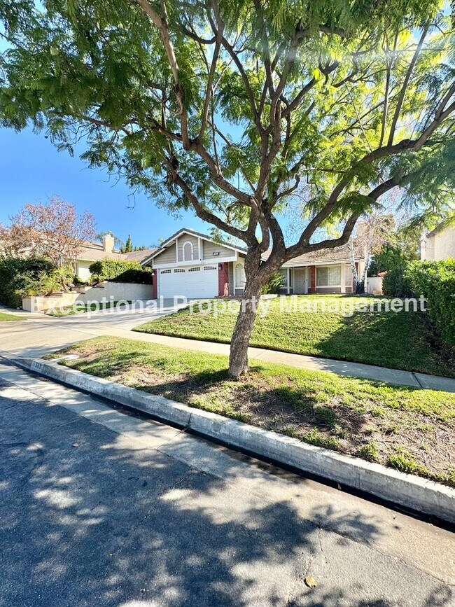 Building Photo - Ready to move in 3 bed 2 bath single story home