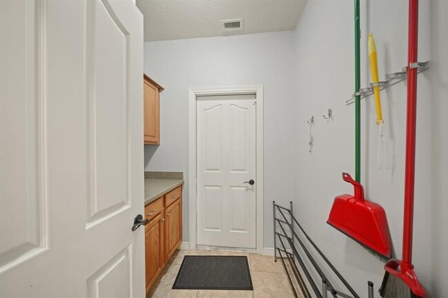 Building Photo - 6426 E Linpar Ct