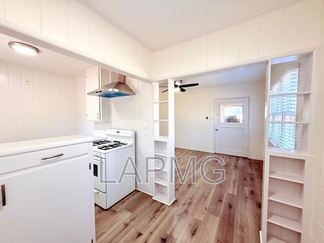 Building Photo - 6200 N Muscatel Ave