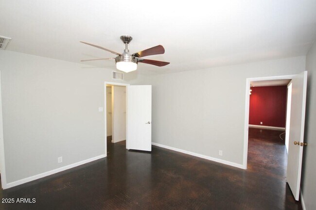 Building Photo - 3034 E Cheery Lynn Rd