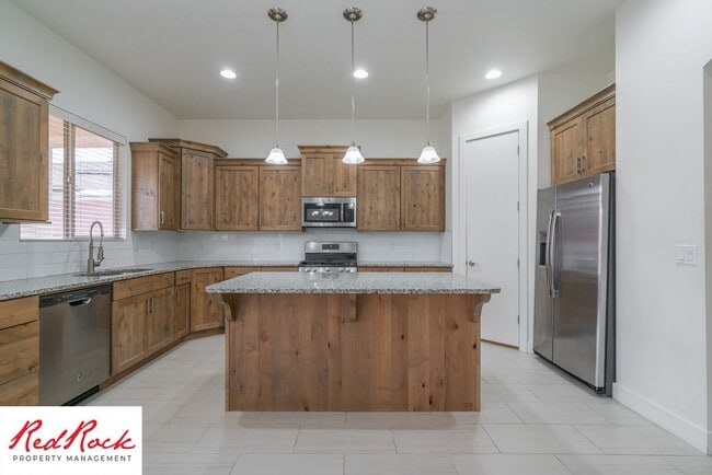 Building Photo - Pet Friendly 4 Bedroom Little Valley Home ...