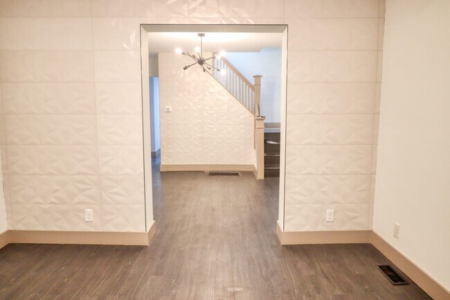 Building Photo - 1121 N Dearborn St