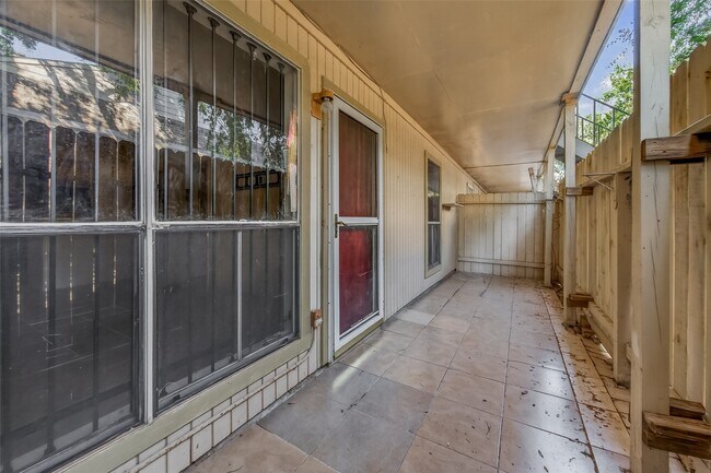 Building Photo - 8201 Richmond Ave.