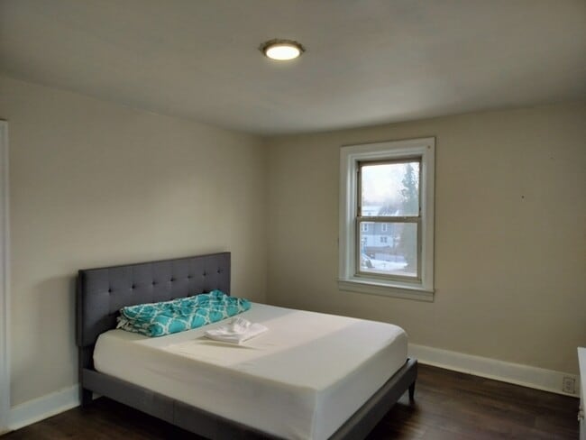 Building Photo - 32 Newell Ave