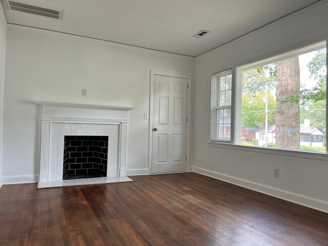 Building Photo - 1745 Donnalee Ave SE