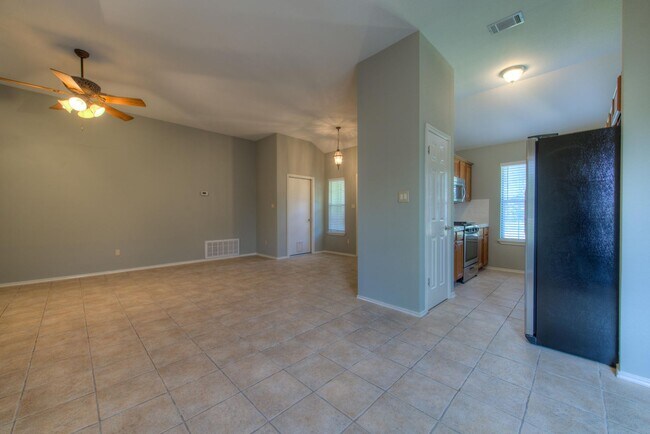 Building Photo - Great home with easy maintenance flooring.