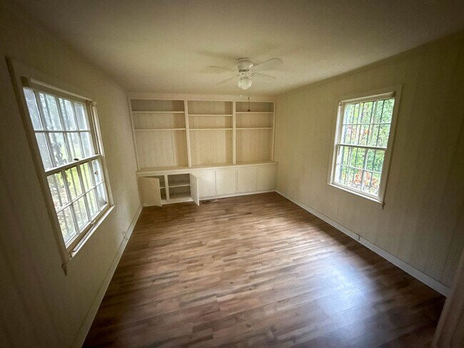 Building Photo - 358 Lea Cir