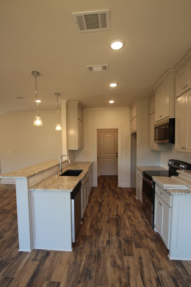 Building Photo - Available Now! 3/2/2 in Whitehouse ISD!!