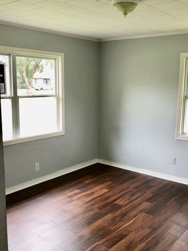 Building Photo - SPACIOUS Zephyrhills 4BR/1BA Home in the Heart of Downtown!