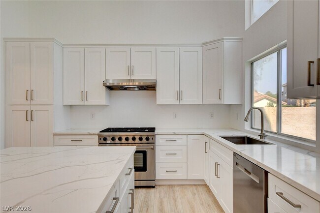 Building Photo - 8401 Desert Quail Dr