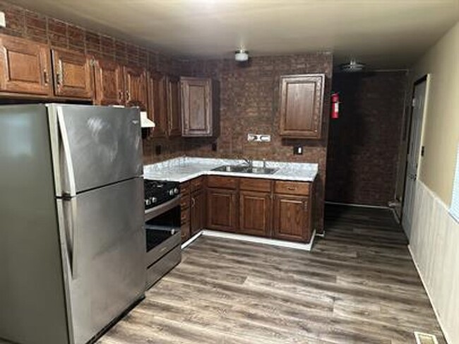 Building Photo - 1405 Holly Hill Dr