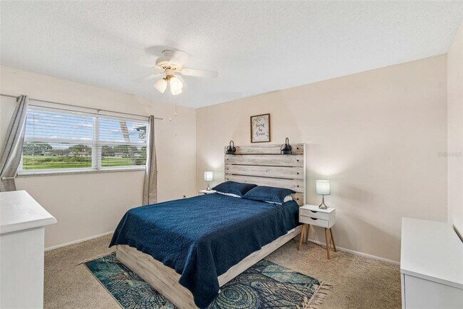 Building Photo - 11110 Carriage Hill Dr