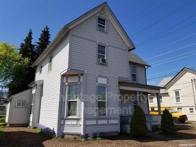 Building Photo - 324 SW Calapooia St