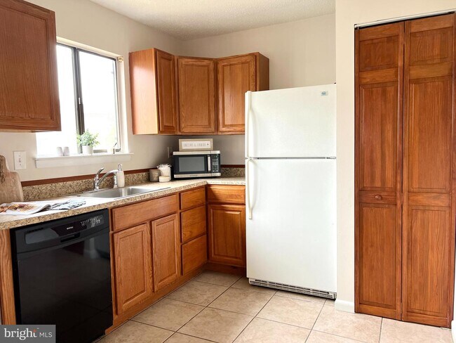 Building Photo - 2566 Fox Ridge Ct