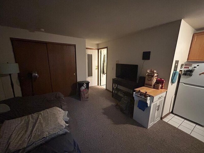 Building Photo - 134 E Johnson St